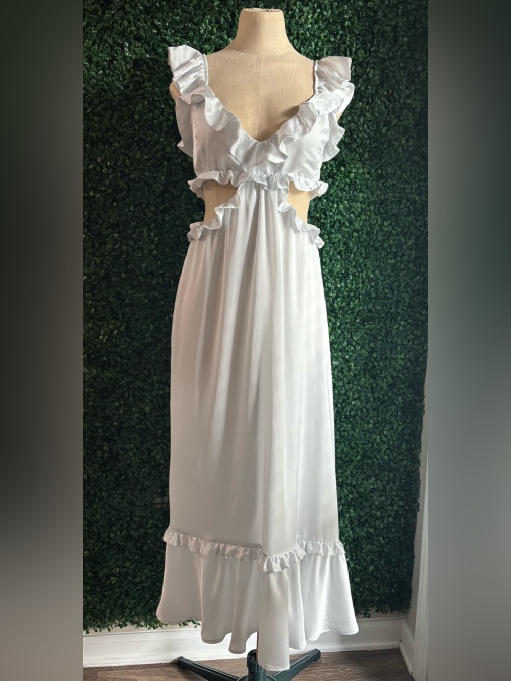 NWOT Show Me Your Mumu White Satin Maxi Dress with Ruffle Trim Large
